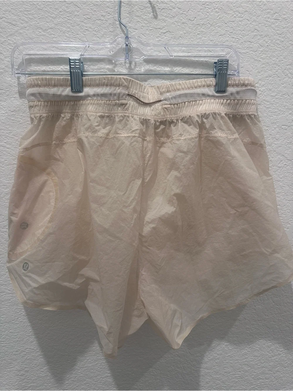 Lululemon Hotty Hot Running Shorts‎ Light Beige Cream Zip Pocket